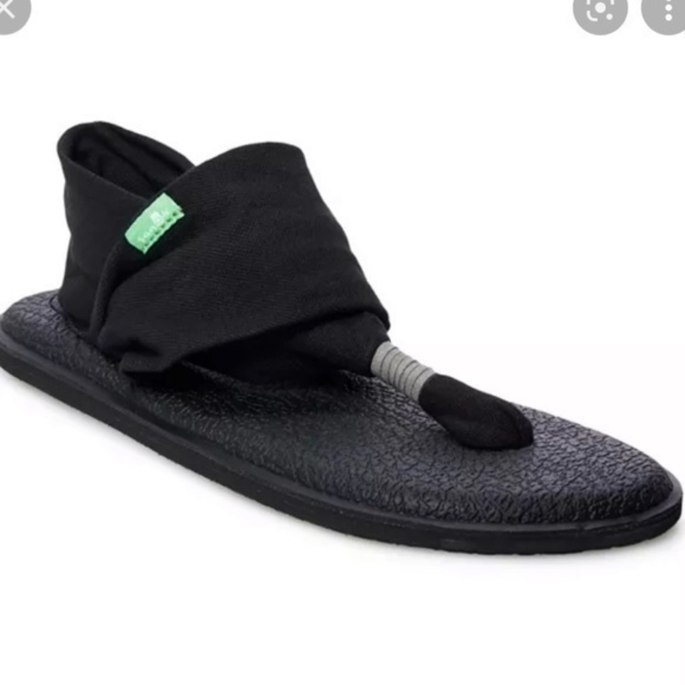 Black sanuk sandals size 7